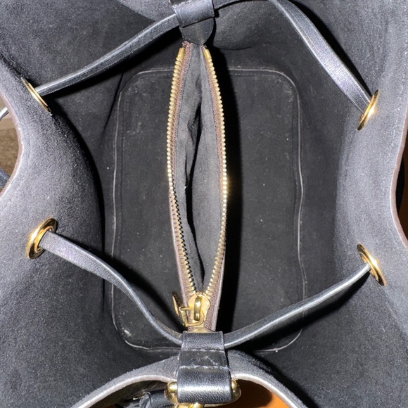 Gently Used Authentic Louis Vuitton Neo Noe MM in Monogram Black. - Picture 6 of 9